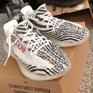 Yeezy 350 V2’ Zebra